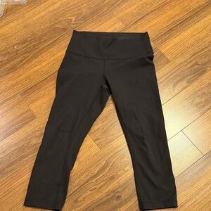 Black lululemon crops size 6